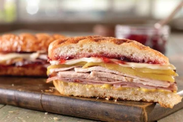 குழந்தைகள் முதல் பெரியவர்கள் வரை விரும்பி உண்ணும் ஸ்வீட் சாண்ட்விச்... ருசியாக செய்வது எப்படி?