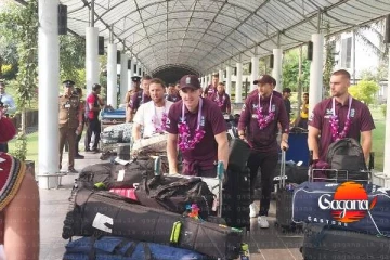 එංගලන්ත ක්‍රිකට් කණ්ඩායම දිවයිනට