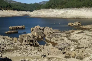 ஸ்பெயினில் வெளியே தெரியத் தொடங்கிய பேய் கிராமம்