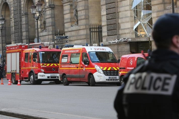 பிரான்சில் பள்ளி ஒன்றில் ஆசிரியையை கத்தியால் குத்திய மாணவர் | Student Knife Attack To Female Teacher In France