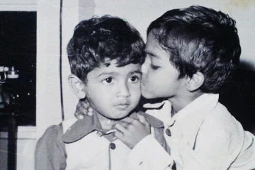 இந்த புகைப்படத்தில் இருக்கும் பிரபல நடிகர் யார் தெரியுமா, அட இவரா