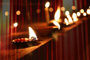 பழைய அகல் விளக்குகளை கார்த்திகை தீபம் அன்று ஏற்றலாமா?