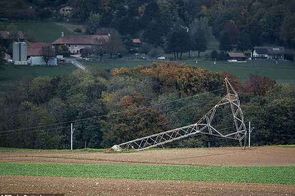 மேற்கு சுவிட்சர்லாந்தை தாக்கிய பெஞ்சமின் சூறாவளி | Storm Benjamin Hits Western Switzerland மேற்கு சுவிட்சர்லாந்தை தாக்கிய பெஞ்சமின் சூறாவளி | Storm Benjamin Hits Western Switzerland