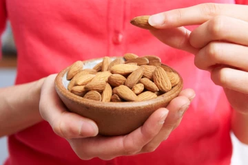 காலையில் வெறும் வயிற்றில் கட்டாயம் சாப்பிட வேண்டிய உணவுகள் என்ன தெரியுமா?