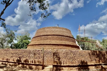 குருந்தூர்மலையில் சைவவழிபாடுகளை மேற்கொள்ளச்சென்ற தமிழ் மக்களுடைய வழிபாட்டுரிமை மறுப்பு