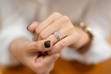 பிரான்ஸ் ஹொட்டல் ஒன்றில் மாயமான விலையுயர்ந்த வைர மோதிரம்: எங்கு கிடைத்தது தெரியுமா?