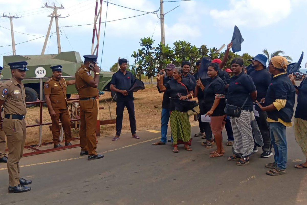 பலாலி கணிவிடுவிப்பு போராட்டம்; ஐவர் மீது பாய்ந்த வழக்கு! | Palaly Land Release Protest Case Filed Police பலாலி கணிவிடுவிப்பு போராட்டம்; ஐவர் மீது பாய்ந்த வழக்கு! | Palaly Land Release Protest Case Filed Police