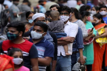 ஒமைக்ரான் பரவலுக்கு மத்தியில் 'கிடுகிடு'வென உயரும்  கொரோனா தொற்று!