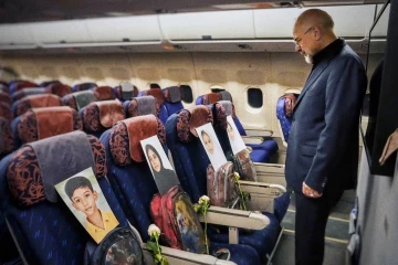 இஸ்லாமாபாத்தில் ரத்தக்கறை படிந்த புத்தக பைகள்; உலகை உலுக்கும் ஈரானின் செயல் !