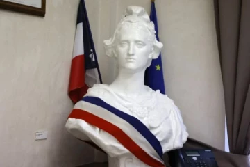 பிரெஞ்சுக் குடியுரிமை பெறுதல்: சில பயனுள்ள தகவல்கள்