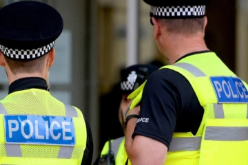 லண்டனில் இலங்கை தமிழரின் கடைக்கு சீல் வைத்த அதிகாரிகள்!