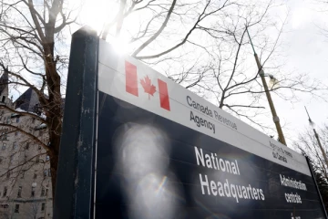 கனடிய அரச நிறுவனத்தில் மோசடியில் ஈடுபட்ட பணியாளர்கள் அதிரடி நீக்கம்