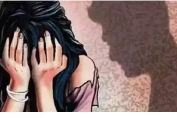 ஆண் நண்பர்களே வன்கொடுமை செய்த சம்பவம் -கல்லூரி மாணவி கர்பம்!