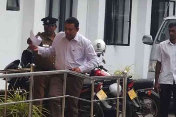 இலஞ்ச, ஊழல் ஆணைக்குழுவில் முன்னிலையான எதிர்க்கட்சி எம்.பி | Mp Gayantha Karunathilleka Appear At The Ciaboc இலஞ்ச, ஊழல் ஆணைக்குழுவில் முன்னிலையான எதிர்க்கட்சி எம்.பி | Mp Gayantha Karunathilleka Appear At The Ciaboc