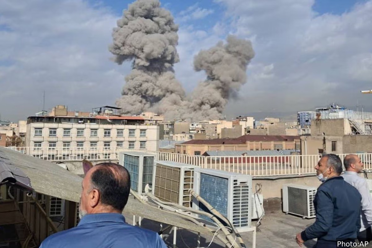 ஈரானுடன் சண்டை போட துடிக்கும் குர்திஷ் படைகள்: ஈரானின் வரைபடத்தில் மாற்றம் நிச்சயம்: டிரம்ப் கருத்து | End Of War Map Of Iran Will Redrawn Trump Says