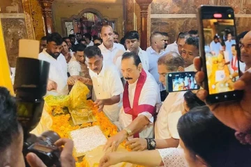 මහින්ද රාජපක්ෂගේ මූලිකත්වයෙන් - නාමල් රාජපක්ෂට විශේෂ බෝධි පූජාවක්