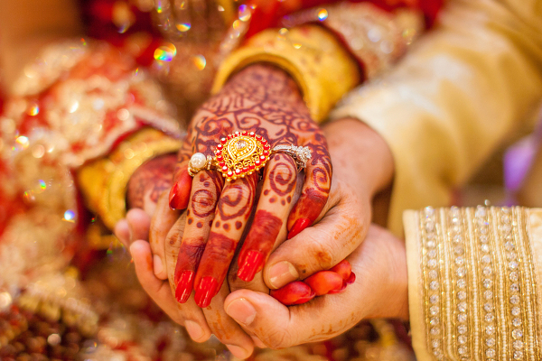 முதல் திருமணத்தை மறைத்த கணவன்; இளம் பெண் விபரீத முடிவு | A Husband Concealed A First Marriage Women Died