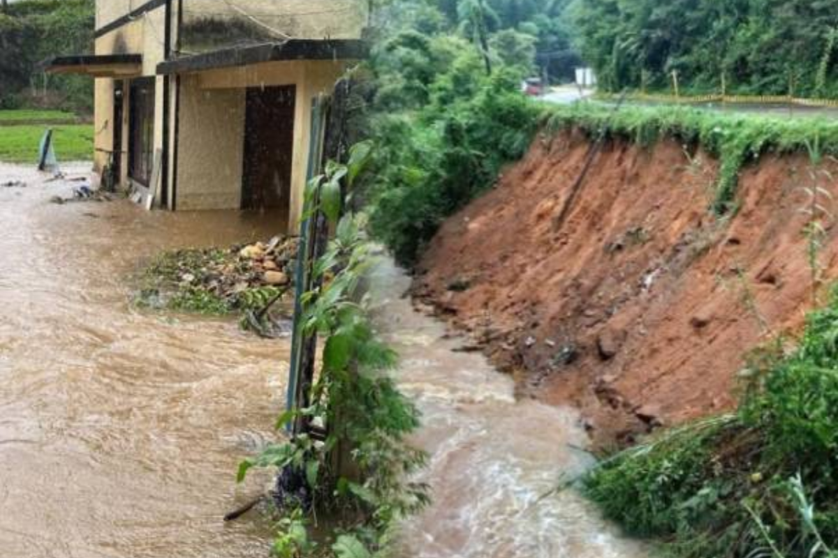 இலங்கையில் நிலவும் சீரற்ற வானிலை ; 16 ஆயிரத்திற்கும் அதிகமானோர் பாதிப்பு | Severe Weather Affects Over 16 000 People