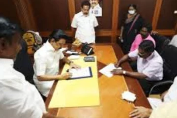 திமுக- விசிக கூட்டணி உறுதியானது: ஒப்பந்தத்தில் கையெழுத்திட்ட திருமாவளவன்