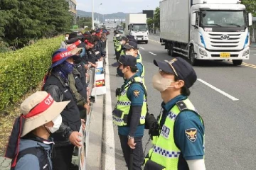 ஏழாவது நாளாக தொடரும் லொறி வேலை நிறுத்தம்: சிக்கலை எதிர்கொள்ளும் பொருளாதாரம்