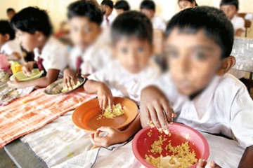 மாணவர்களுக்கான பகல் உணவுக்கு மேலும் நிதி ஒதுக்கீடு!