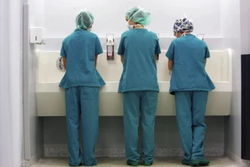 சுவிட்சர்லாந்துக்கு 110,000 பணியாளர்கள் தேவை: புலம்பெயர்ந்தோர் வரவேற்கப்படுவார்களா?