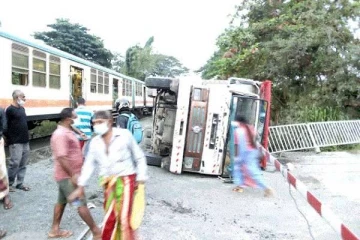 இன்றுகாலை  இடம்பெற்ற பாரிய விபத்து!