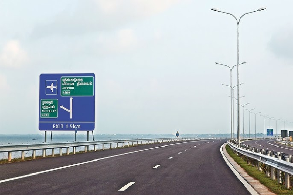 கொழும்பு- கட்டுநாயக்க அதிவேக நெடுஞ்சாலையில் இன்றுமுதல் ஏற்பட்ட புதிய வசதி | Four Entry Lanes Opened On Katunayake Expressway