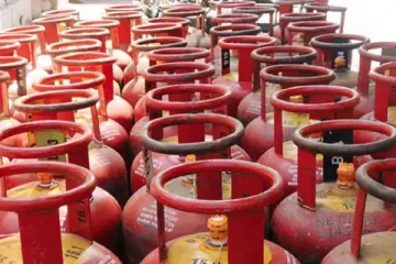 அதிரடியாக குறைந்தது சிலிண்டர் விலை : எவ்வுளவு தெரியுமா ?