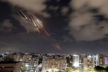 அனைத்து விமான சேவைகளையும் ரத்து செய்த ஈரான்... மத்திய கிழக்கில் திடீரென்று இறுகும் போர் நெருக்கடி