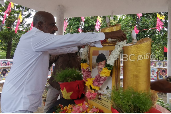 புளொட்டின் 