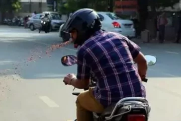 மாடியில் இருந்து வெற்றிலை துப்பிய நபர்;  ஏற்பட்ட விபரீதம்!