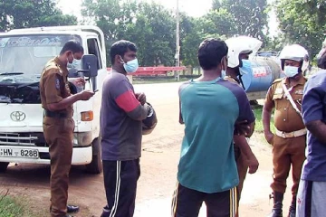 மஞ்சள் கோட்டில் கால் வைத்தால் வாகனம் நிற்கும் என நம்பினோம்; கண்ணீர்விடும் கிளிநொச்சி மாணவி