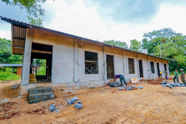 “ගම සමග පිළිසඳර” ප්රගතිය බලන්න ජනපති හල්දුම්මුල්ලේ නිරීක්ෂණ චාරිකාවක (PHOTOS) | Gama Samaga Pilisadara Haldhumulla “ගම සමග පිළිසඳර” ප්රගතිය බලන්න ජනපති හල්දුම්මුල්ලේ නිරීක්ෂණ චාරිකාවක (PHOTOS) | Gama Samaga Pilisadara Haldhumulla
