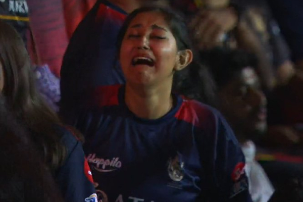 ஏ சாலா கப் நம்தே!! விராட் கோலியால் கதறி அழுந்த இளம் பெண்.. சோகத்தில் ஆழ்த்திய வீடியோ | Girl Cried After Rcb Lost ஏ சாலா கப் நம்தே!! விராட் கோலியால் கதறி அழுந்த இளம் பெண்.. சோகத்தில் ஆழ்த்திய வீடியோ | Girl Cried After Rcb Lost