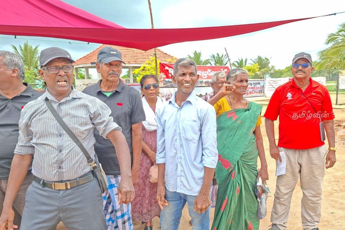 யாழ்.பலாலி மக்கள் 18 ஆவது நாளாகவும் தொடர் நிலமீட்பு போராட்டம் | Palaly People Protest Reclamation Land யாழ்.பலாலி மக்கள் 18 ஆவது நாளாகவும் தொடர் நிலமீட்பு போராட்டம் | Palaly People Protest Reclamation Land