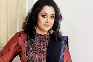 மீனா பிறந்தநாளுக்கு நள்ளிரவில் சர்ப்ரைஸ் கொடுத்த நடிகைகள்! போட்டோக்களுடன் இதோ