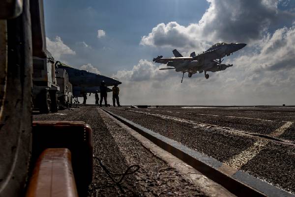 அமெரிக்கா தாக்கினால் பெரிய போர் வெடிக்கும் ; ஈரான் உச்ச தலைவர் எச்சரிக்கை | Iran S Supreme Leader Warns Major War Us Attacks