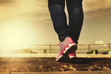 இரவு உணவு சாப்பிட்ட பிறகு நடைப்பயிற்சி செல்வதால் கிடைக்கும் நன்மைகள் என்ன தெரியுமா?