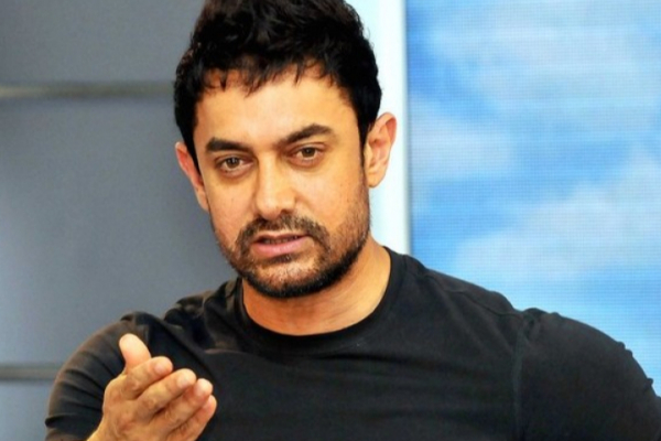 பிரபல நடிகருக்கு கொரோனா: அச்சத்தில் பாலிவுட் | Aamir Khan Corona Famous Actor Bollywood Fear