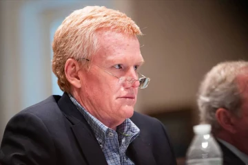 அலெக்ஸ் முர்டாக் காப்ஸ் நிதிக் குற்றங்களுக்கான ஒரு மனு ஒப்பந்தம்