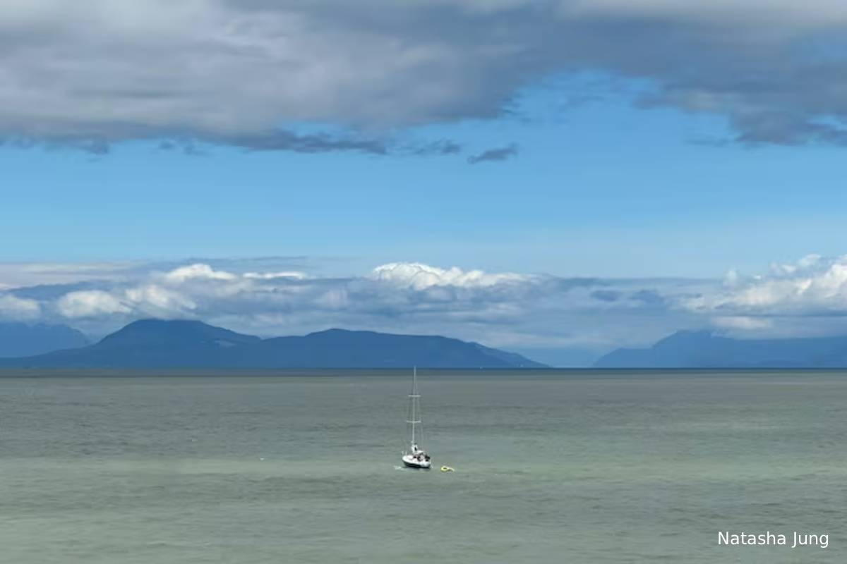 கனடாவில் படகொன்று கவிழ்ந்து விபத்து: 6 பேர் மாயம் | 6 People Missing On Boat Sinks In Canada Coast