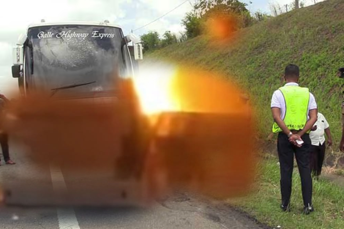 சொகுசுப் பேருந்துக்கு தீவைத்த விசமிகள் தப்பி ஓட்டம்! | Luxury Bus Torched In Kaduwela Perpetrators Flee