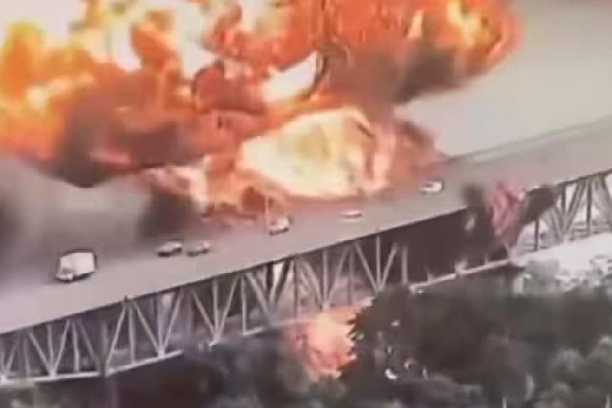 பனாமா கால்வாய் அருகே வெடித்த எரிபொருள் லொறி: பரபரப்பு சிசிடிவி காட்சி | Fuel Tanker Blast Near Panama Canal Bridge