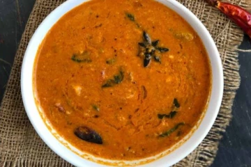 இடியாப்பம் செய்றீங்களா? அப்போ இந்த தக்காளி குருமாவையும் சேத்து செய்ங்க!