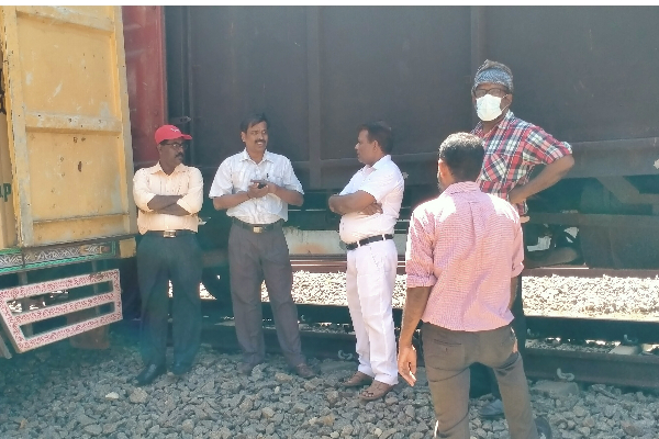 தமிழக மக்களின் இரண்டாம் கட்ட நிவாரண உதவி பொருட்கள் கிளிநொச்சியை வந்தடைந்தன (Photos) | Donation By The People Of Tamilnadu