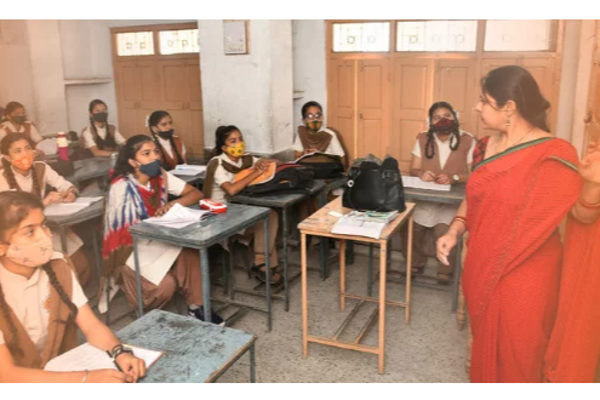 இனி டீச்சர் என்று தான் கூப்பிடனும்; சார், மேடம் எல்லாம் இல்ல - அரசு அதிரடி முயற்சி! | Only Teacher Kerala Direction For Schools