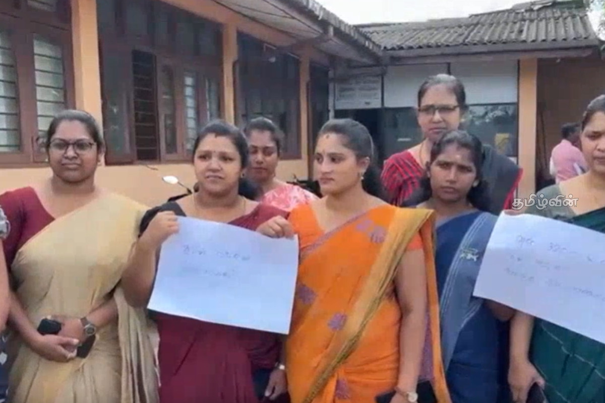ஹட்டன் வலயக் கல்வி அலுவலக உத்தியோகத்தர்கள் கவனயீர்ப்புப் போராட்டம் | Hatton Zonal Education Office Officials Protest ஹட்டன் வலயக் கல்வி அலுவலக உத்தியோகத்தர்கள் கவனயீர்ப்புப் போராட்டம் | Hatton Zonal Education Office Officials Protest