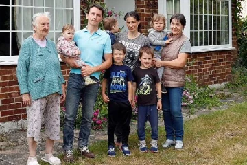 உக்ரேனிய அகதி குடும்பத்தை இரக்கமின்றி வெளியேற்றிய பிரித்தானிய பெண்மணி: அவரது பின்னணி தெரிந்ததால் ஆத்திரம்