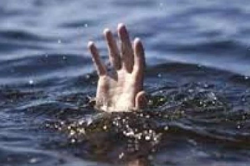 நீராட சென்ற இளைஞர்கள் இருவர் மாயம்